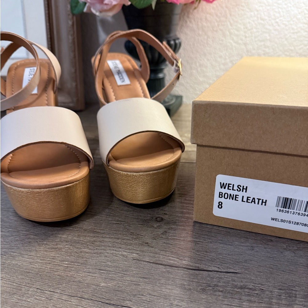 Women’s size 7 NEW Steve Madden “Welsh” wedges. Bone colored leather upper. NEW! - Picture 2 of 6